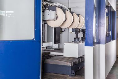 آلة تلميع المعادن الأوتوماتيكية CNC بأبعاد 3000 * 3200 * 2800 مم