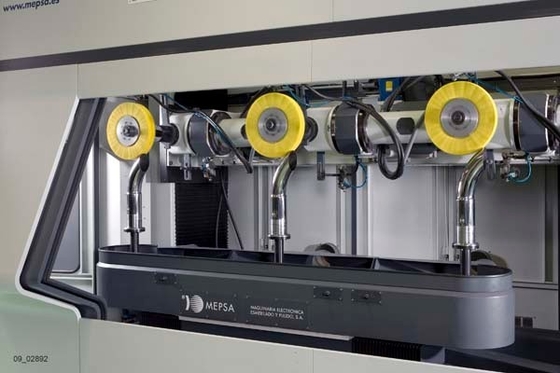 أربع محطات عمل CNC آلة تلميع أوتوماتيكية لتلميع الأسطح المعدنية
